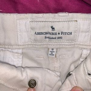 Abercrombie & Fitch beige/cream shorts